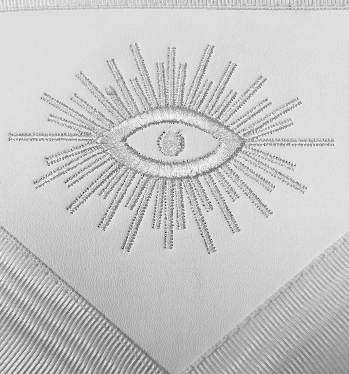 Master Mason Blue Lodge Apron – White Square & Compass G – detail 2