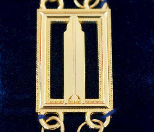 Blue Lodge Chain Collar – Gold Plated on Blue Velvet – detail 2