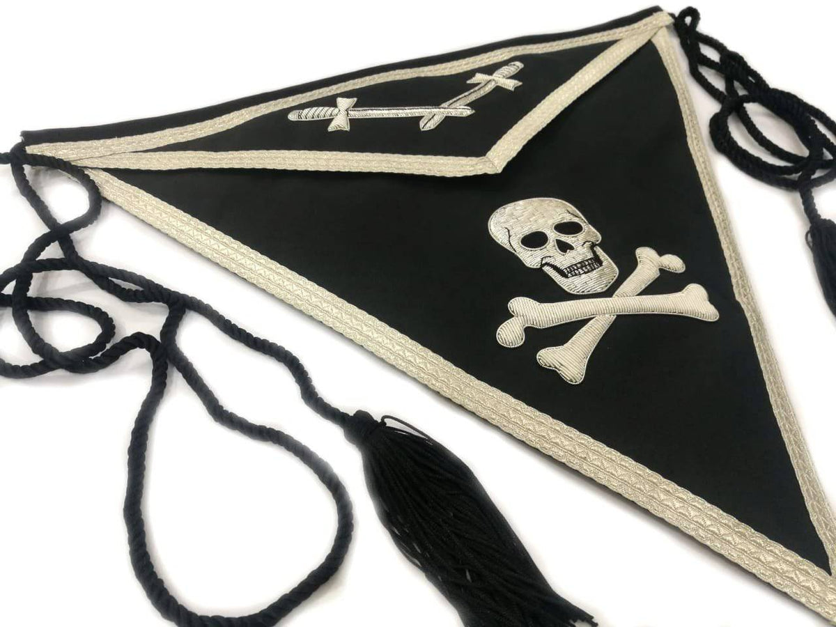 Knights Templar Apron – Silver Bullion Embroidery – detail 2