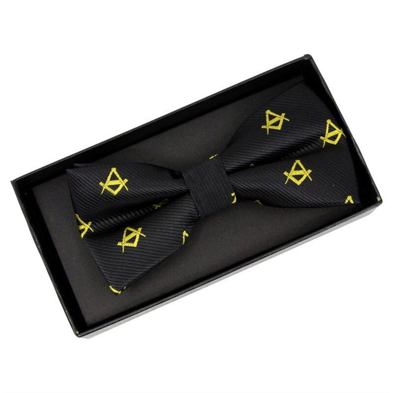 Master Mason Blue Lodge Bow Tie – Tailor Made Square and Compass Black & Gold – detail view